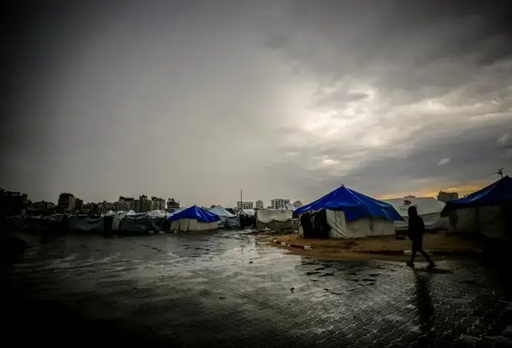 Gazze’de şiddetli yağış: Filistinlilerin çadırları su altında kaldı