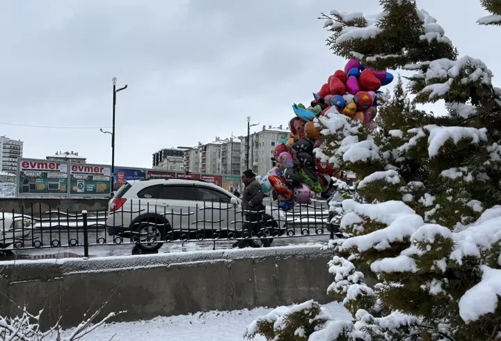 Sivas'ta kar yağışı; 432 yerleşim yeri ulaşıma kapandı
