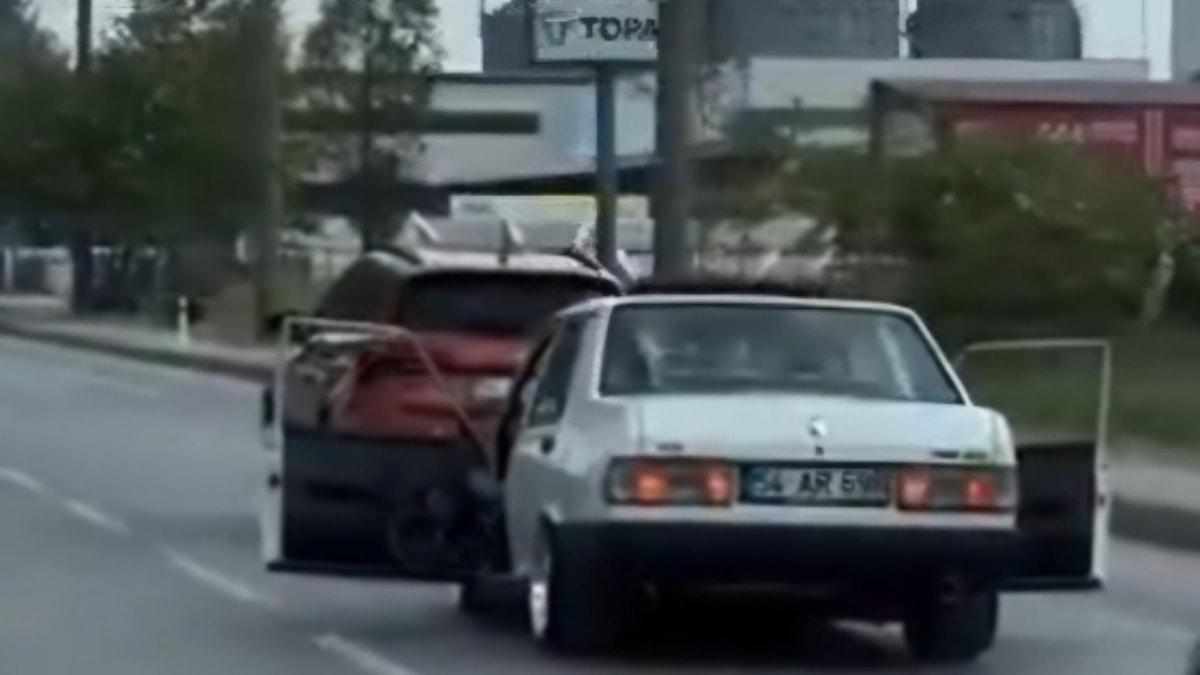 Kapılar açık, müzik son ses! Metrelerce yol çekti