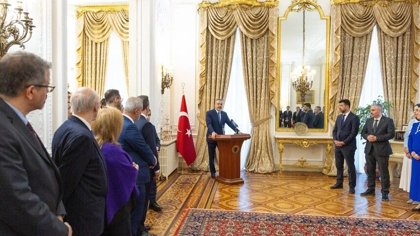 Dışişleri Bakanı Fidan, Londra'da Türk iş insanlarıyla görüştü