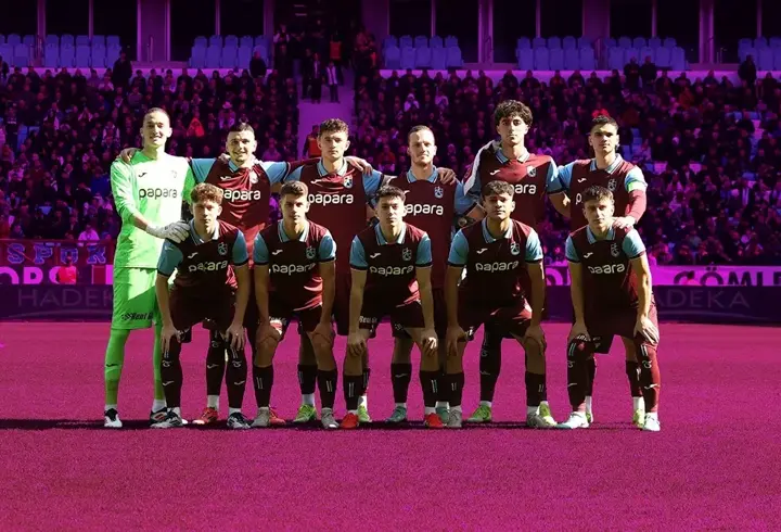 Tarihte bir ilk! Trabzonspor U19 takımı, UEFA Gençlik Ligi'nde çeyrek finale yükseldi...