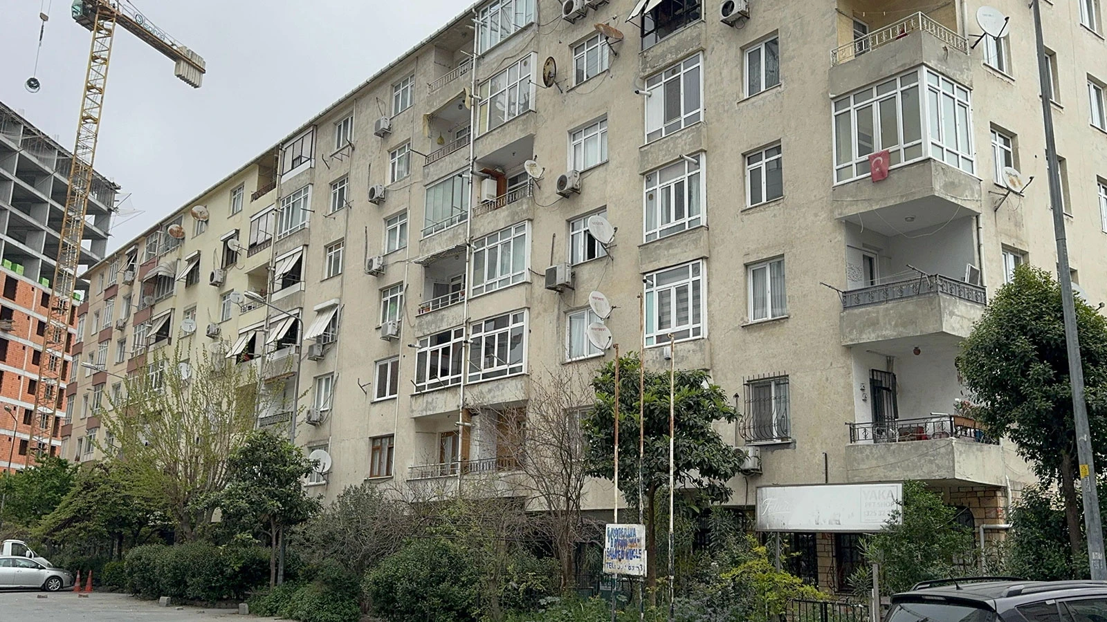 Küçükçekmece'de deprem sonrası mühürlenen 9 bina boşaltıldı