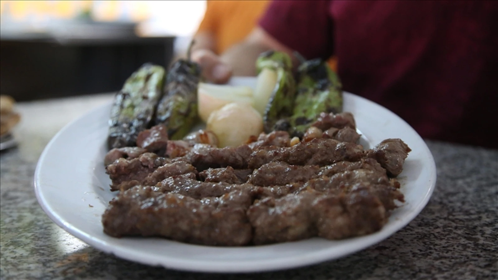 Daha doyurucu bir köfte pişirmek için harca mutlaka ekleyin! Daha iyi pişiyor