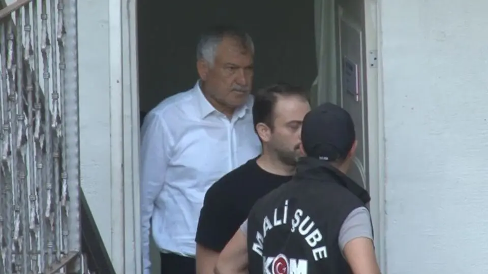 Adana Büyükşehir Belediye Başkanı Zeydan Karalar tutuklandı