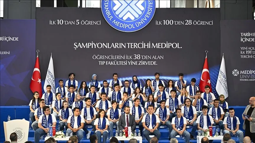 YKS'de dereceye giren 33 öğrenci İstanbul Medipol Üniversitesine yerleşti