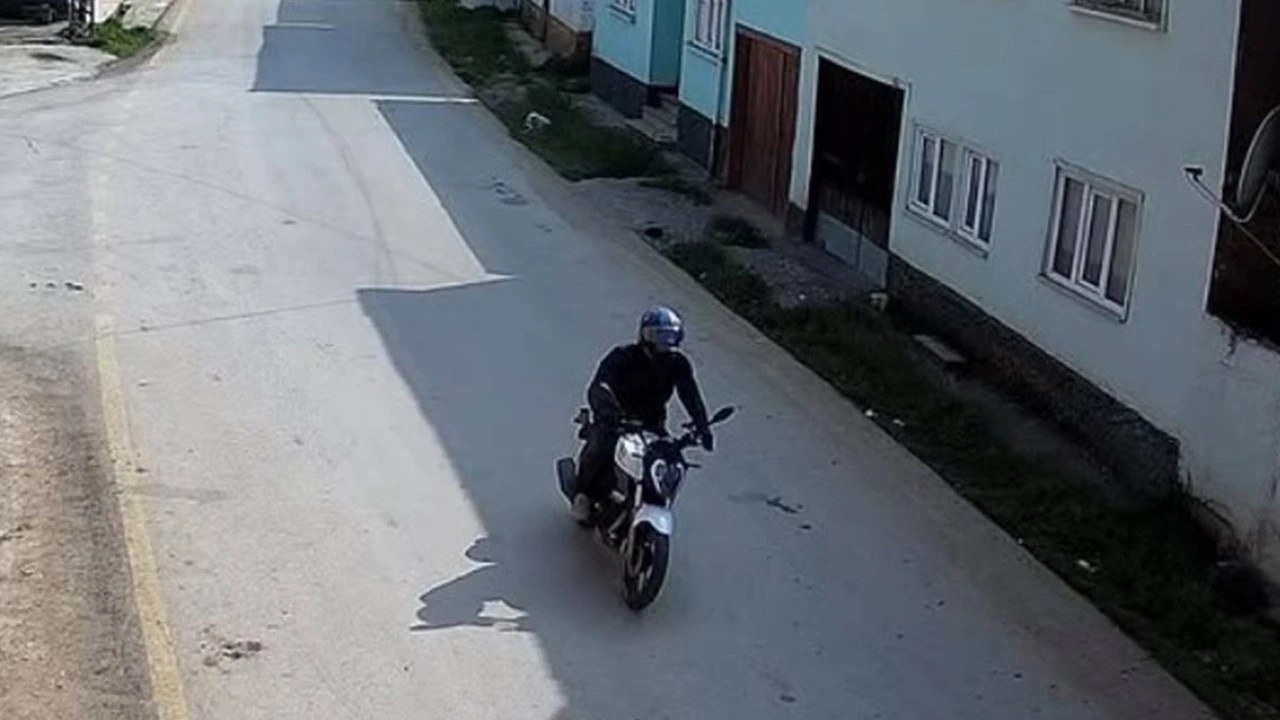 Bilecik'te kendini polis olarak tanıtan dolandırıcı yakayı ele verdi