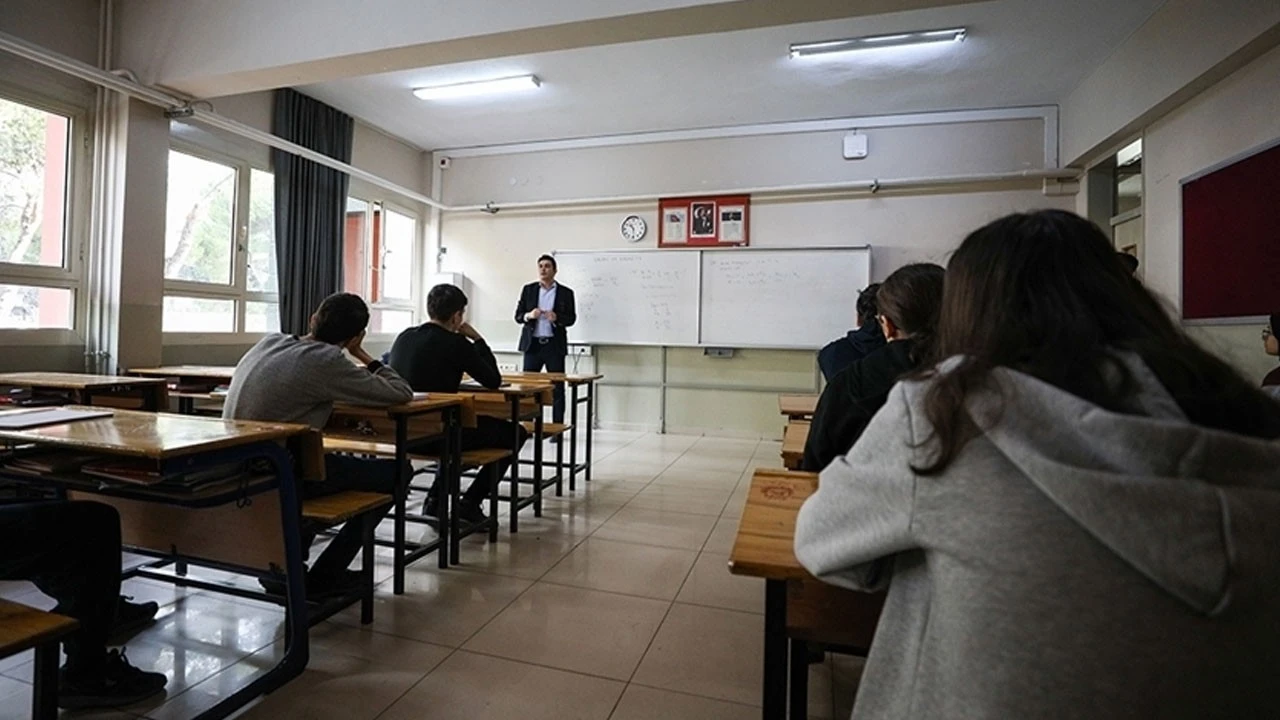 Sözleşmeli öğretmen alımı son başvuru günü: 15 bin kadro için süre bitiyor