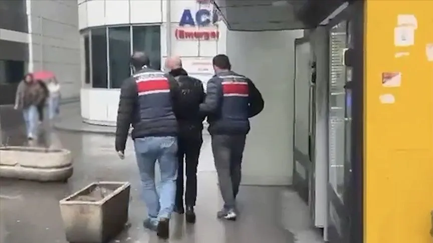 Yasa dışı bahis sitelerine teknik altyapı sağladığı iddia edilen 8 zanlı yakalandı