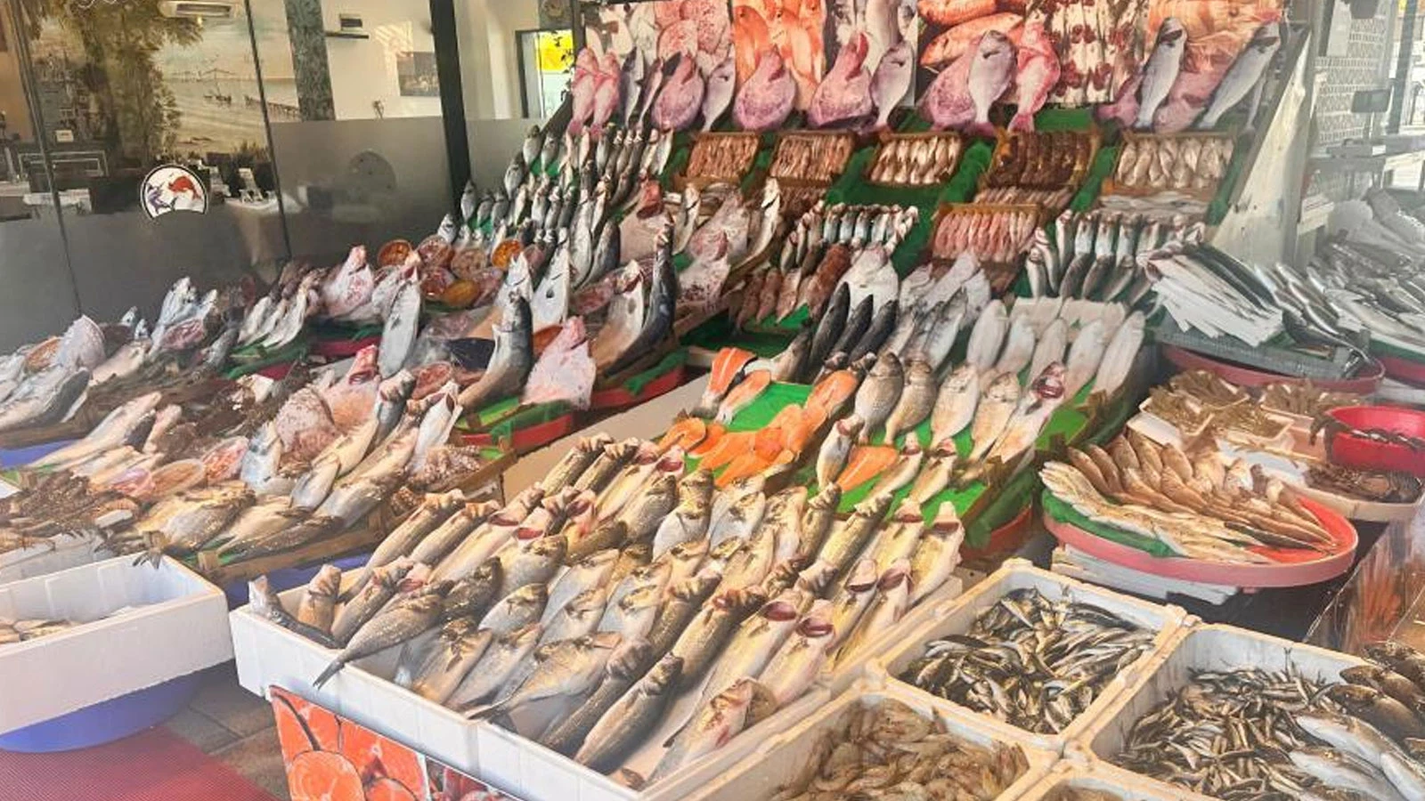 İstanbul’da balık çarşılarında bayram sessizliği