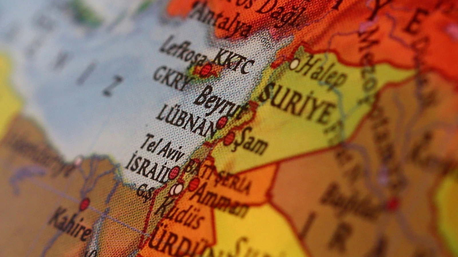 Lübnan'da bir kişi Suriye'den açılan ateşte hayatını kaybetti