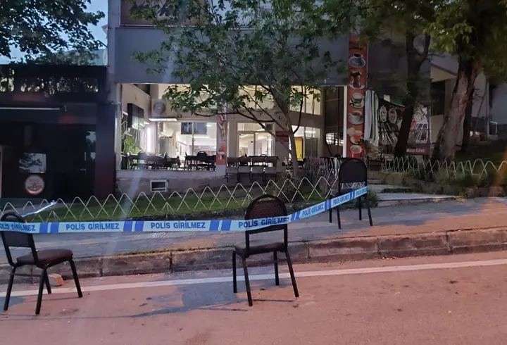 Motosikletli Saldırganın Kiraathaneye Kurşun Yağdırması