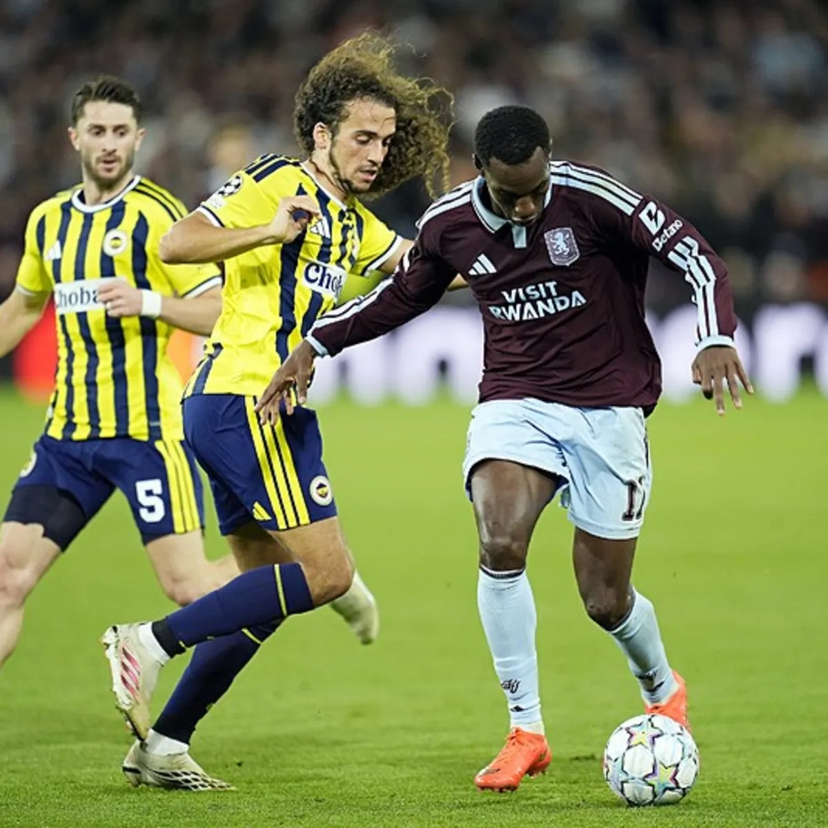 Spor Yazarlarından Aston Villa-Fenerbahçe Maçı Değerlendirmesi: Hoca Maçı Bizim Gibi İzledi!