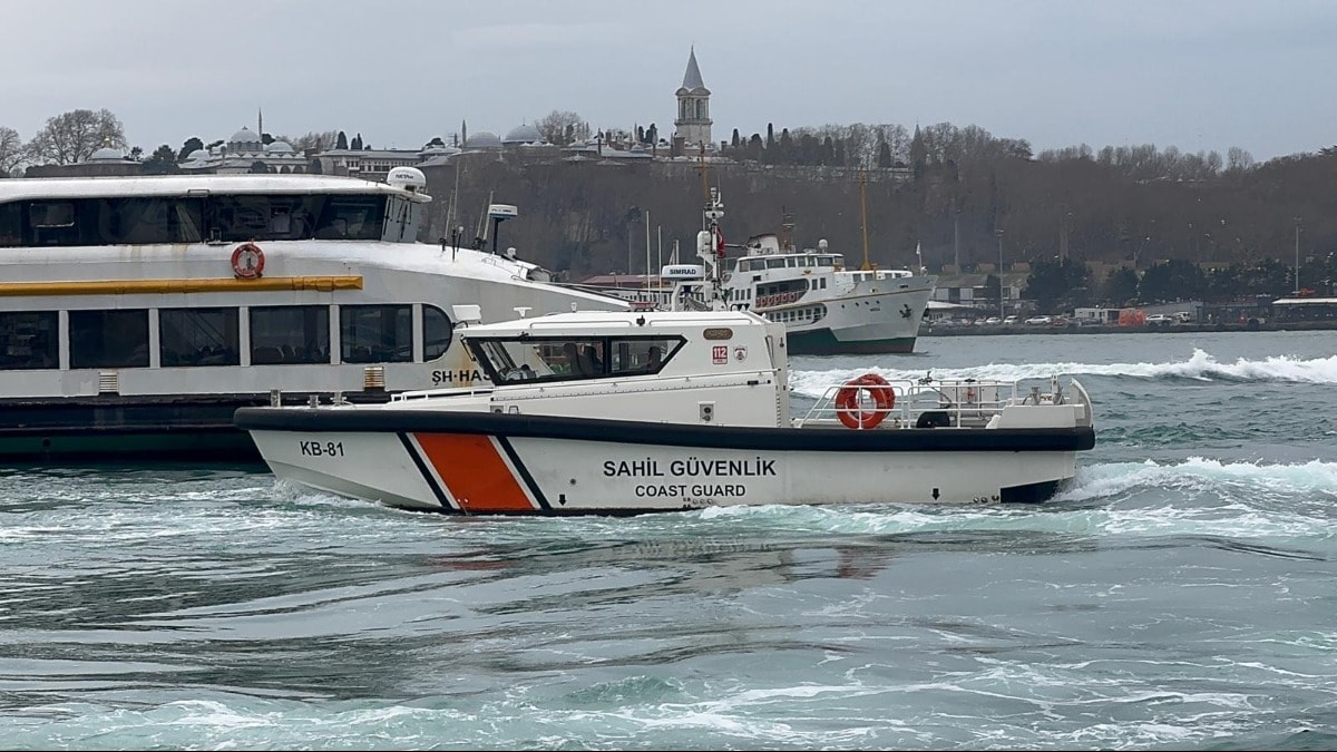 Karaköy İskelesi'nde denizde kadın cesedi bulundu