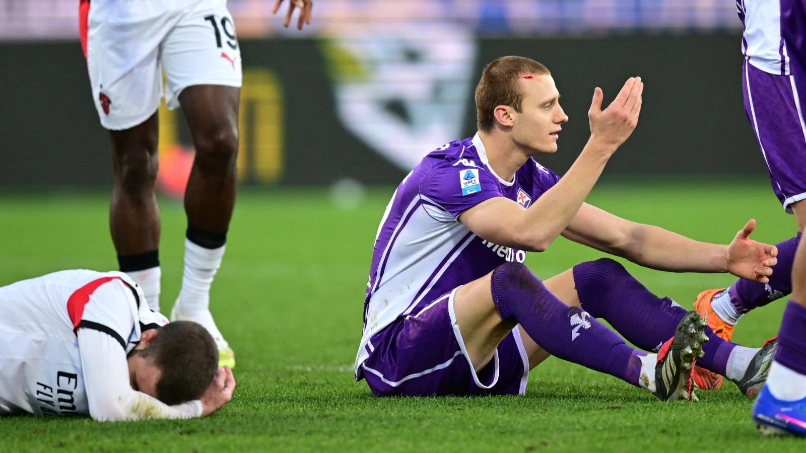 Roma ve Fiorentina, taraftarlarına yasak koydu