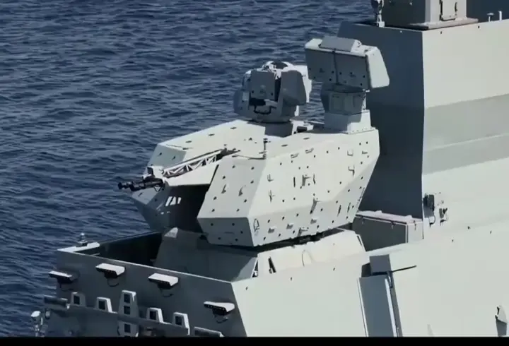 TCG İstanbul fırkateyninden tam isabet!