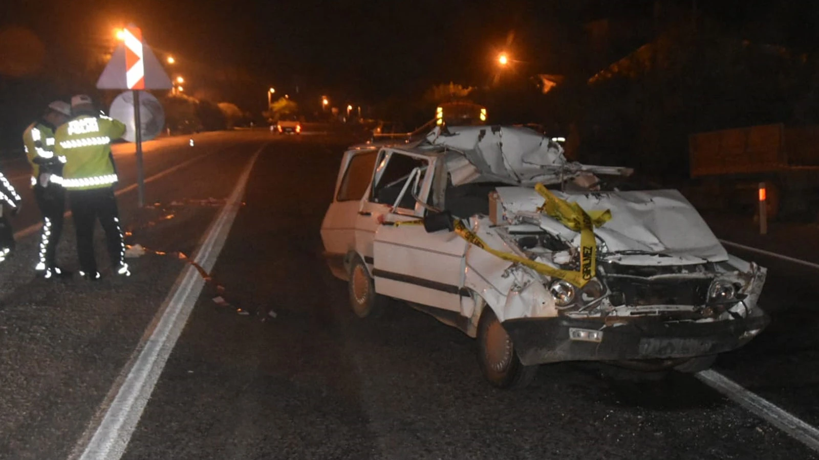 Mersin'de acı kaza: Tırla çarpışan otomobilin sürücüsü öldü