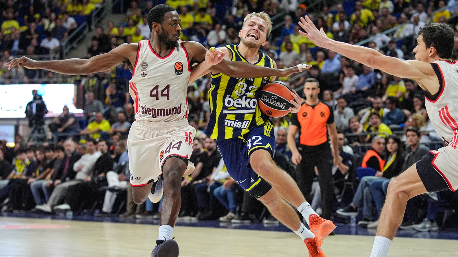 Fenerbahçe Beko'dan Arturs Zagars için sakatlık açıklaması