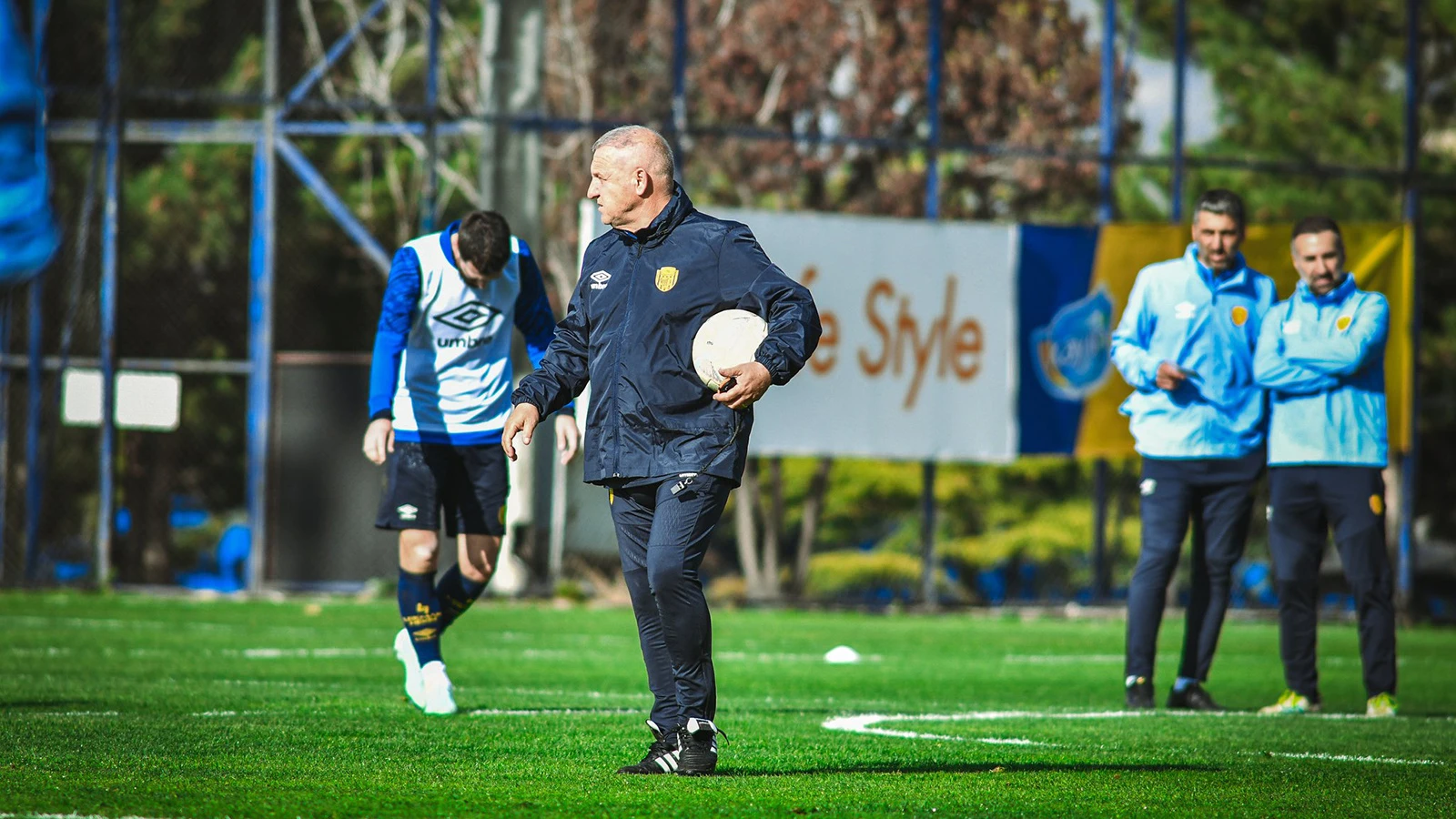 Ankaragücü’nün yeni teknik adamı Mesut Bakkal oldu