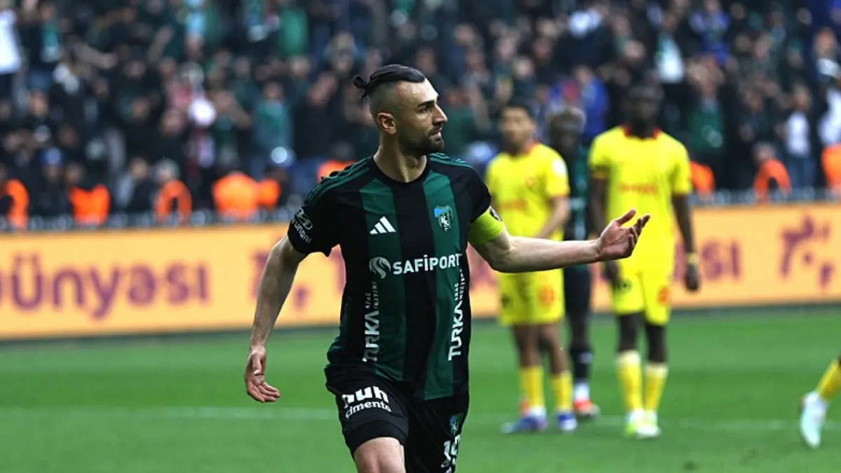 Kocaelispor'da Ahmet Oğuz ve Serdar Dursun ile yollar ayrıldı
