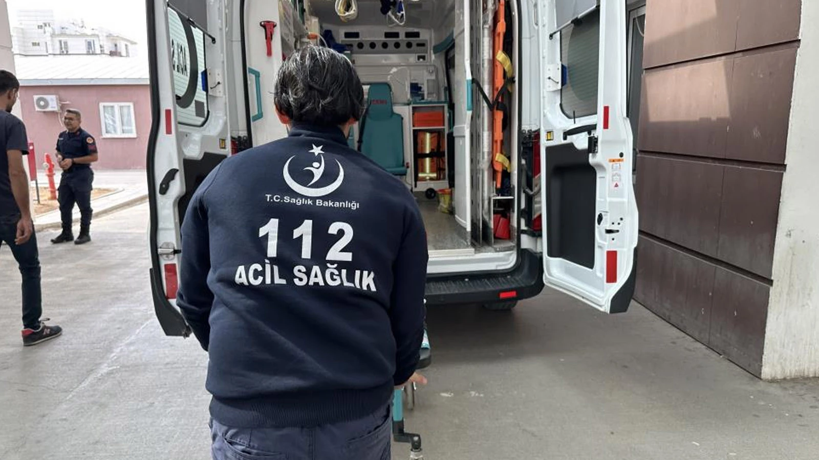 Adıyaman'da dehşete düşüren olay: Kız çocuğu silahı temizlerken kazara kendini vurdu