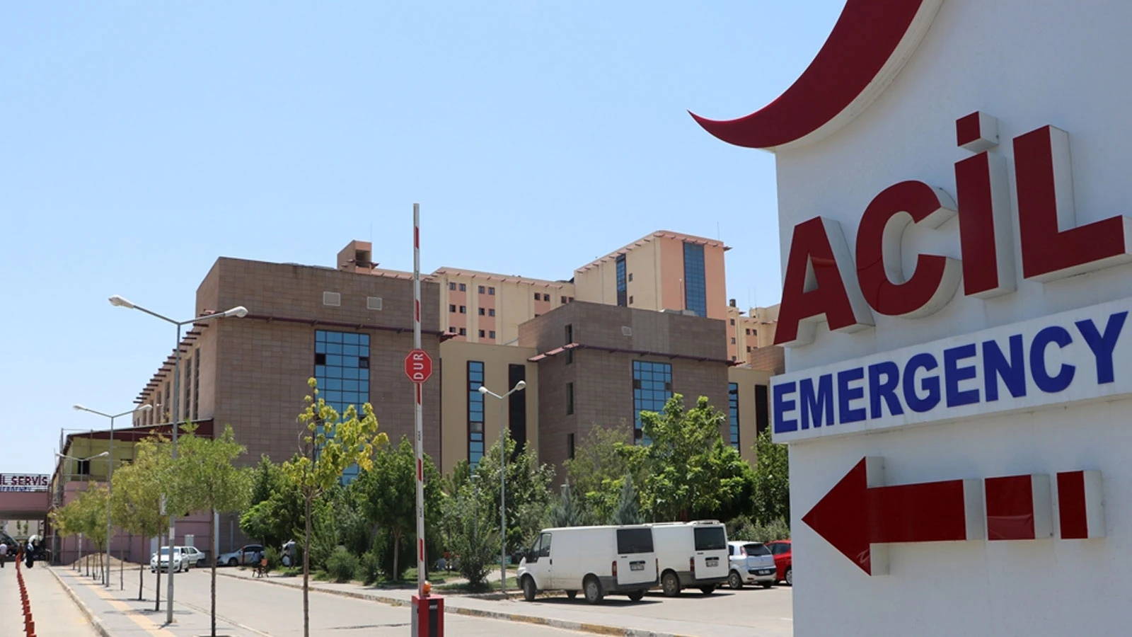 Diyarbakır’da gıda zehirlenmesi: 53 öğrenci hastanelik oldu