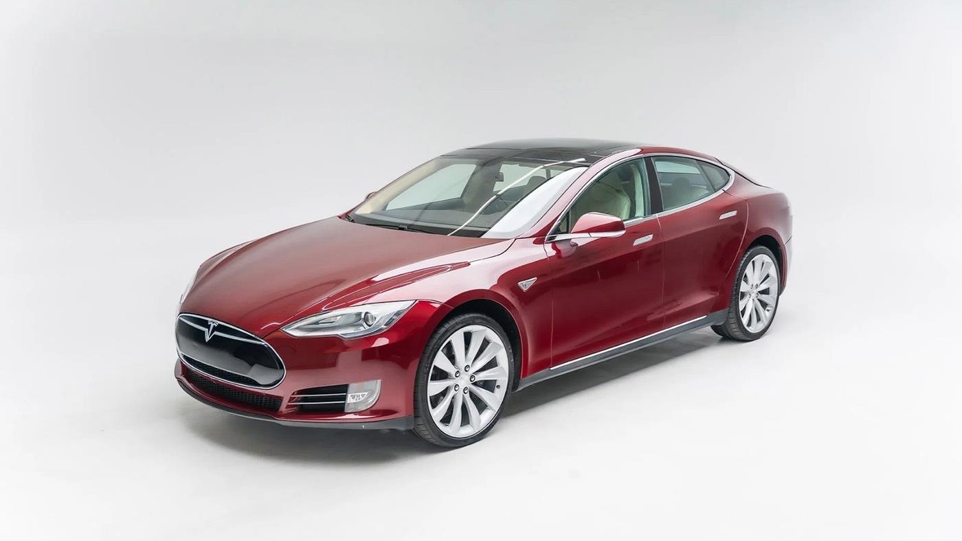 Tesla Model S'in batarya değişim ücreti, aracın ikinci el değerini aşıyor