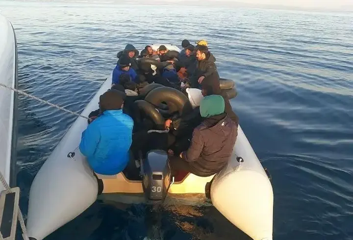 İzmir'de 10'u çocuk 29 kaçak göçmen yakalandı