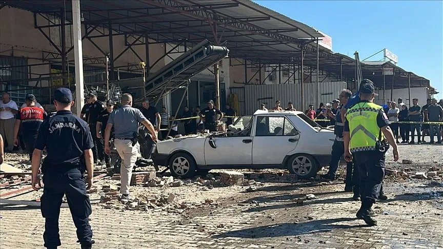 Antalya'da toptancı halindeki patlamada 1 kişi öldü, 3 kişi yaralandı