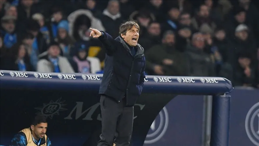İtalya'da şampiyon Napoli'nin teknik direktörü Conte takımda kalacak