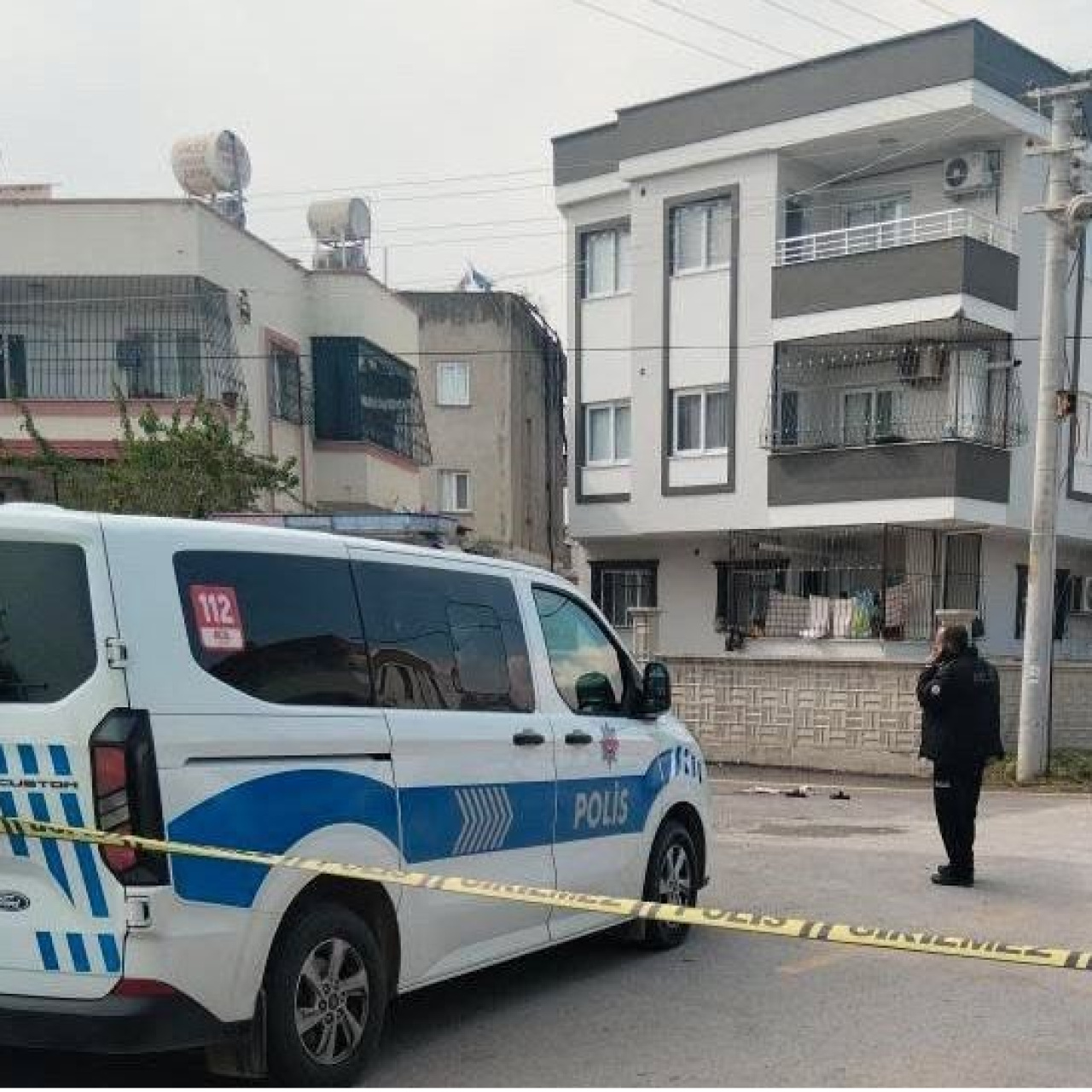 Uzaklaştırma kararını kaldırttığı kocası tarafından bıçaklandı