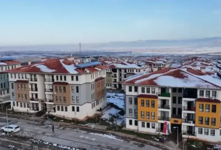 Depremin vurduğu İslahiye'de hak sahipleri konutlarına taşındı