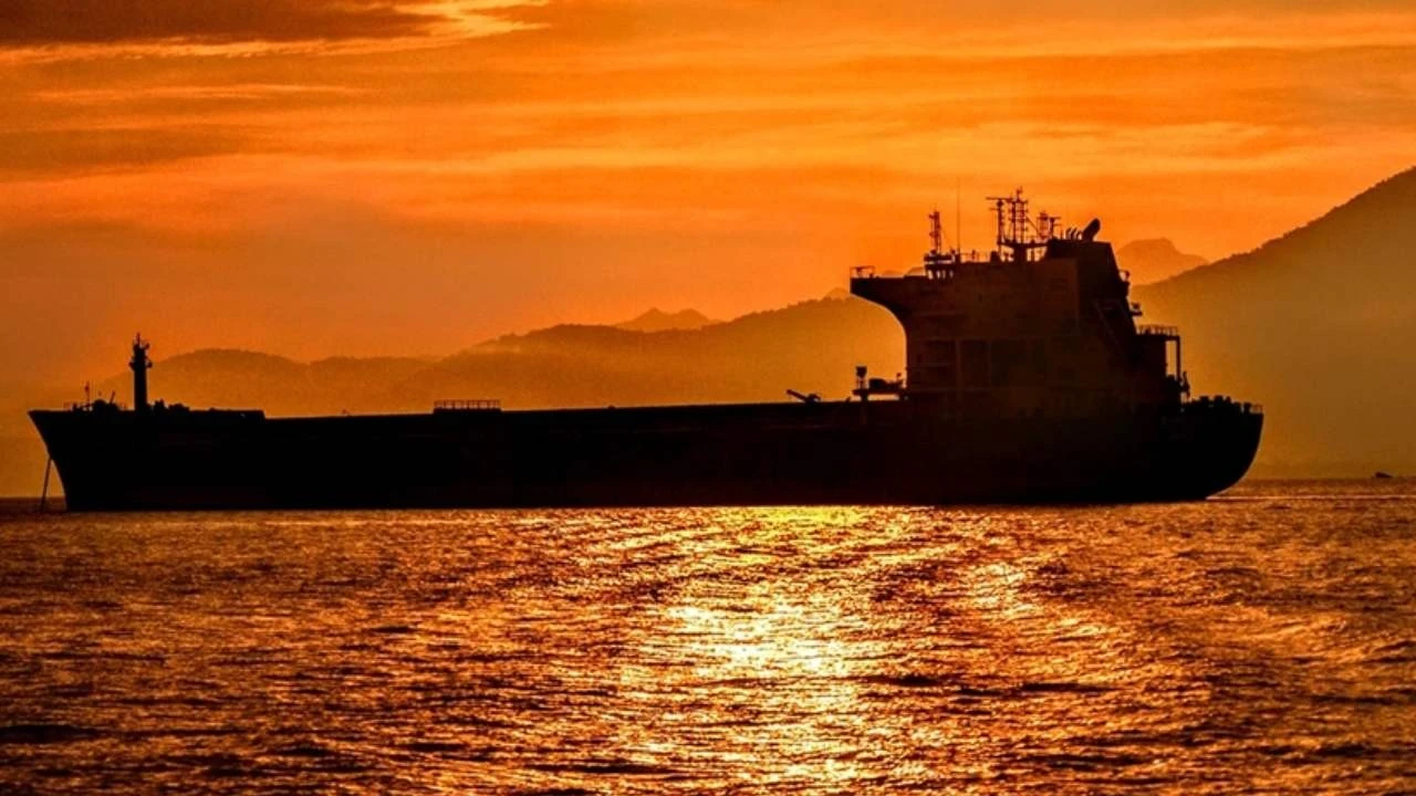 Sigorta şirketleri Körfez'deki gemilerin savaş sigortalarını iptal ediyor