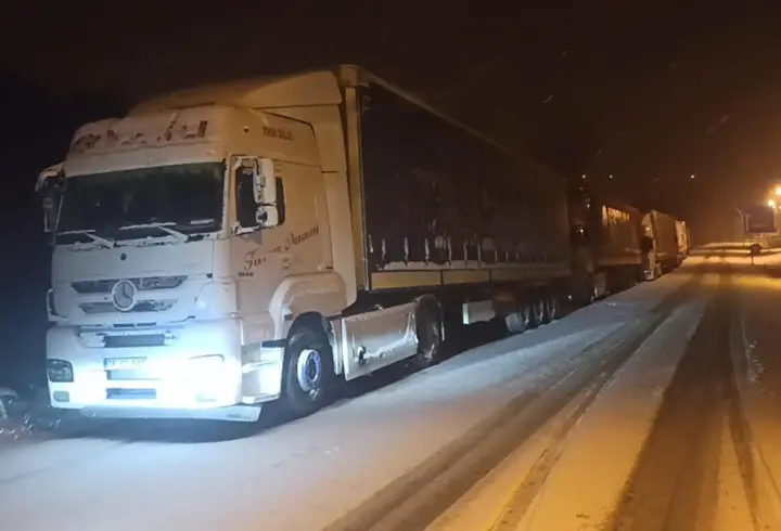 Ilgar Dağı geçidi ulaşıma kapandı, TIR'lar yolda bekliyor