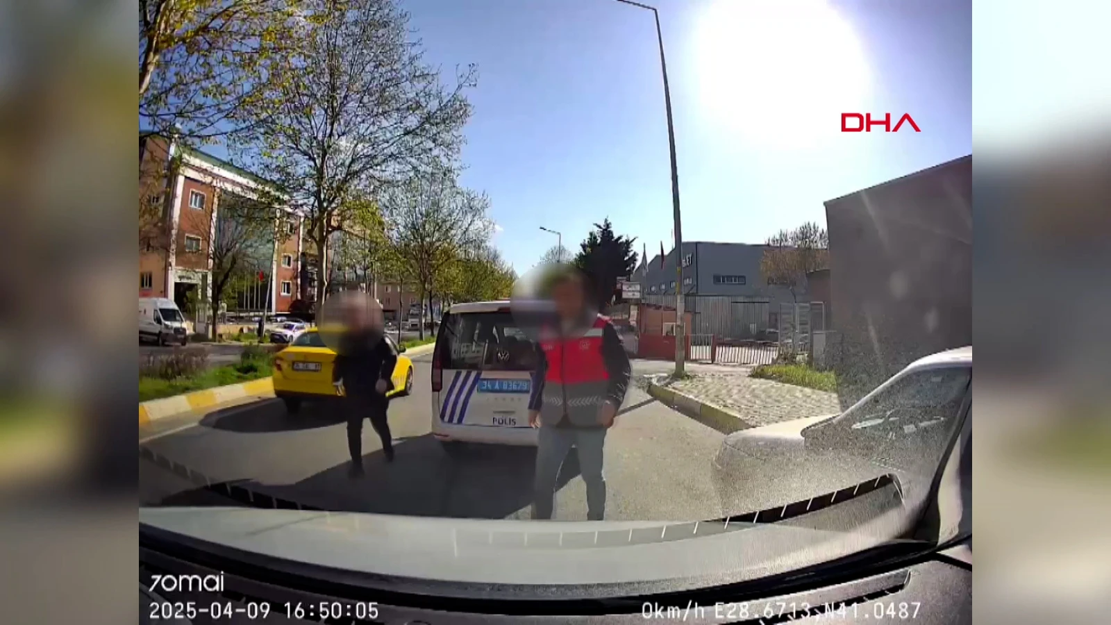 Esenyurt'ta, trafikte araç sürücüsüyle tartışan polis memuru görevden uzaklaştırıldı