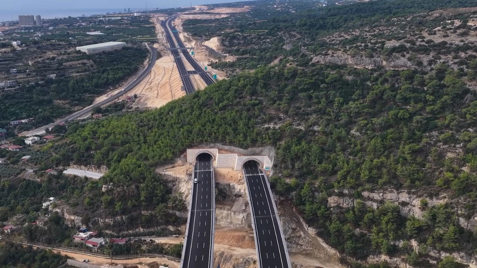 Çeşmeli-Taşucu Otoyolu'nun Kızkalesi Kesimi 19 Ekim'de Trafiğe Açılacak