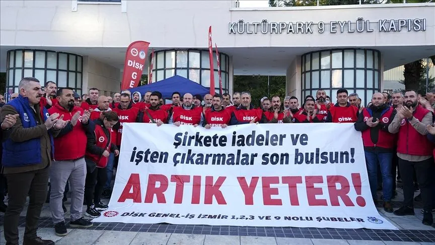 İzmir'de ücretsiz izne çıkarıldıktan sonra işbaşı yaptırılmayan işçiler eylem yaptı