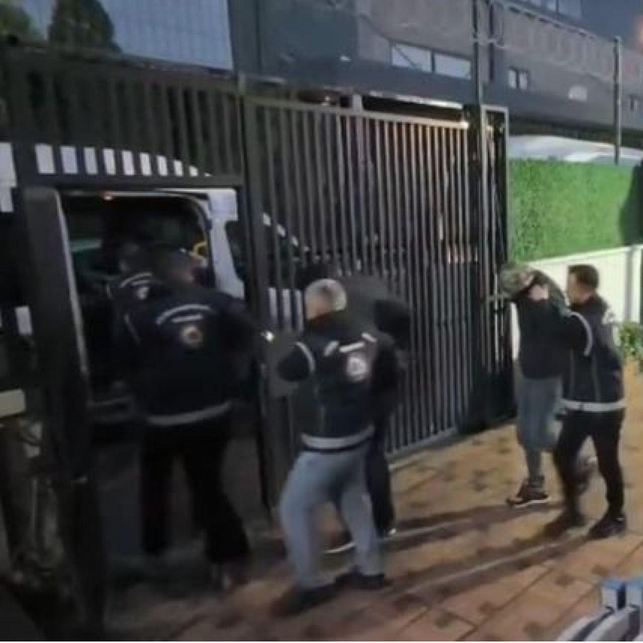 İzmir’de ‘insan ticareti’ operasyonu: 4 tutuklama