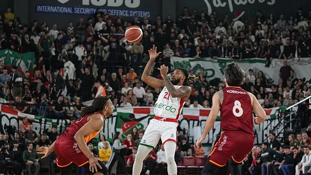 Galatasaray MCT Technic İzmir'de Karşıyaka'yı mağlup etti!