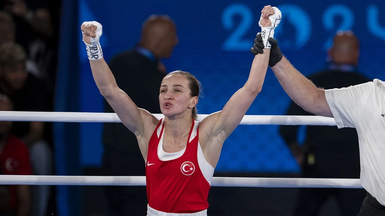 Milli boksör Buse Naz Çakıroğlu, Dünya Boks'un sıralamasında zirvede yer aldı