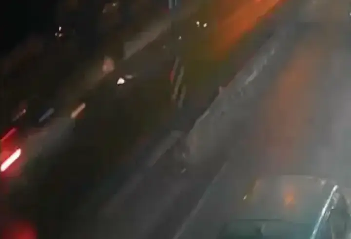 Motosiklet yayalara çarptı: 1 ölü, 2 yaralı