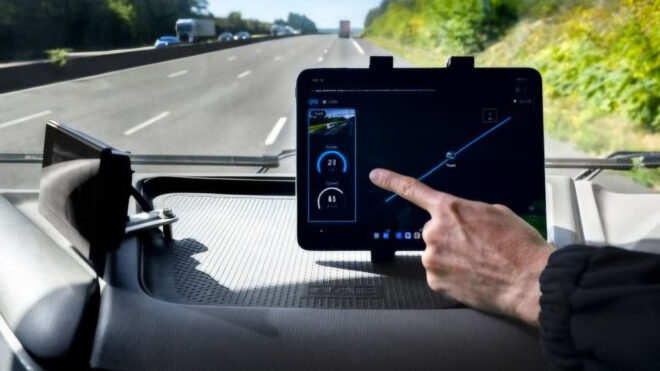 Fransa’da elektrikli araçları kablosuz olarak şarj edebilen yol test edilmeye başlandı