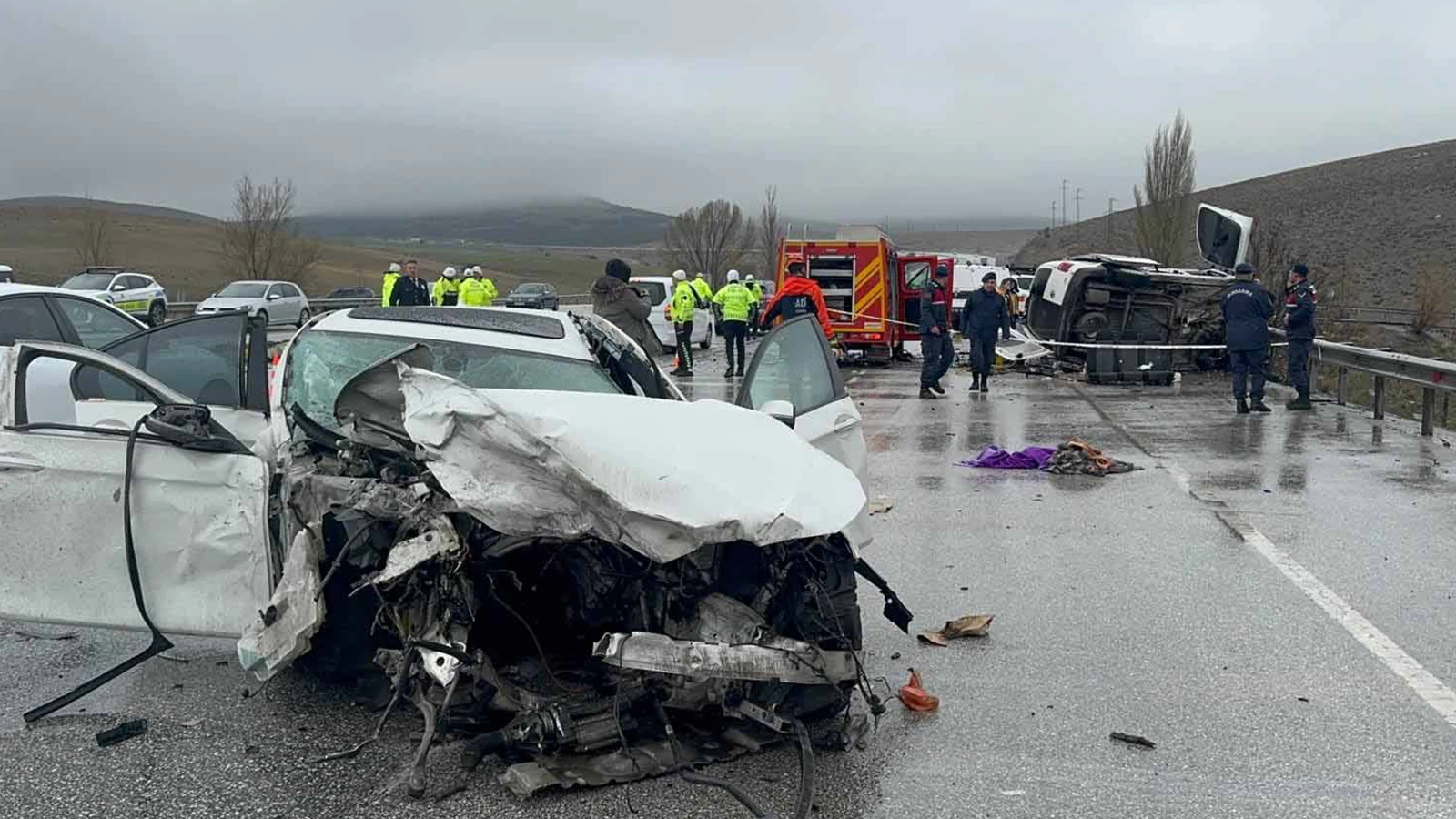 Konya'da feci kaza: Baba ve oğlu öldü, 4 kişi yaralandı