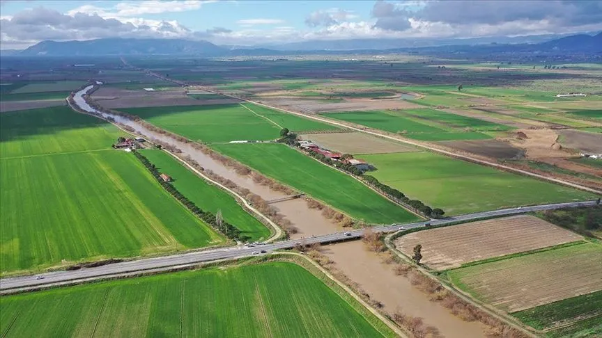 Büyük Menderes Nehri yağmur sularıyla güçlendi