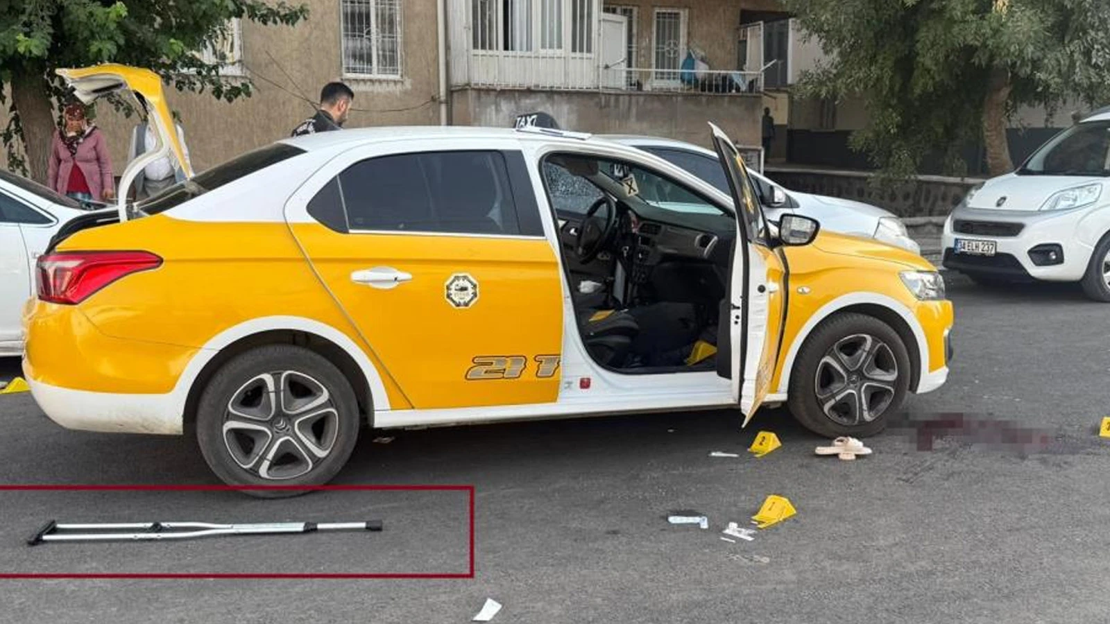 Boşanma aşamasındaki eşini katleden cani, kadını daha önce de ayaklarından vurmuş