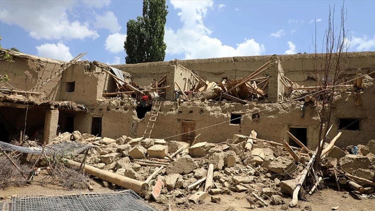 Afganistan'da 6,3 büyüklüğünde deprem: 5 ölü, 143 yaralı