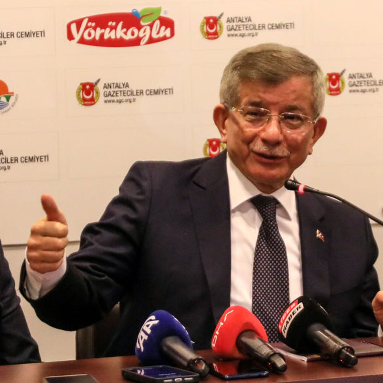 "Gençleri bırakın, bayramı aileleriyle geçirsinler"