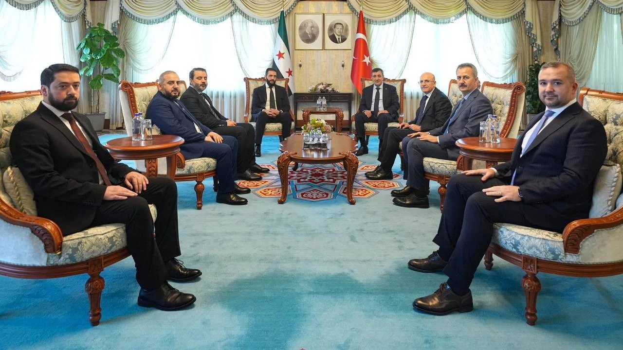 Ekonomi yönetimi ile kritik toplantı: Yılmaz, Şimşek ve Karahan, Ahmed Şara ile görüştü