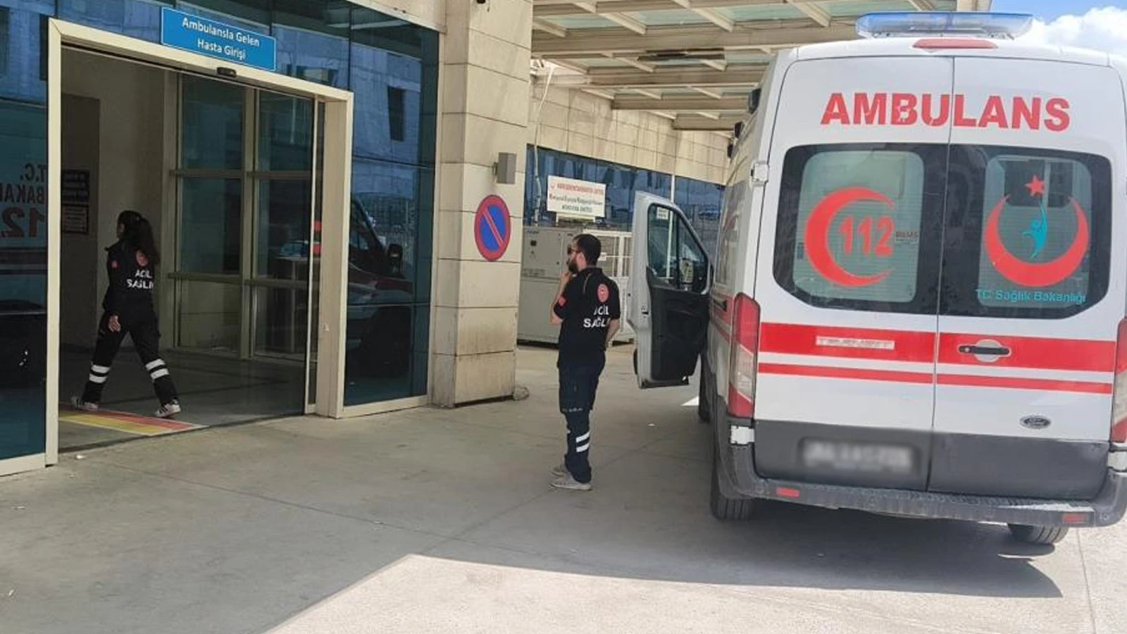 Ot toplarken kayalıklardan düşen 65 yaşındaki adam can verdi
