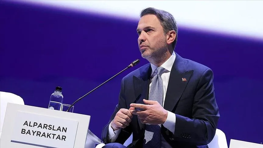 Bakan Bayraktar, uygun maliyetli enerji arzı için yatırımlara devam edileceğini bildirdi