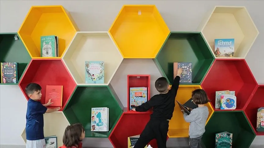 Mahallelerdeki çocuk kütüphanelerinde miniklere kitap sevgisi aşılanıyor